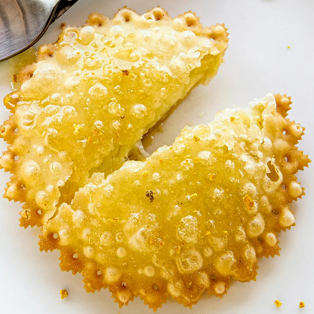 Seadas: la ricetta sarda del dolce fritto con il miele