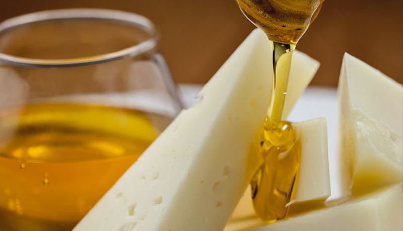 Miele e formaggi: la guida agli abbinamenti