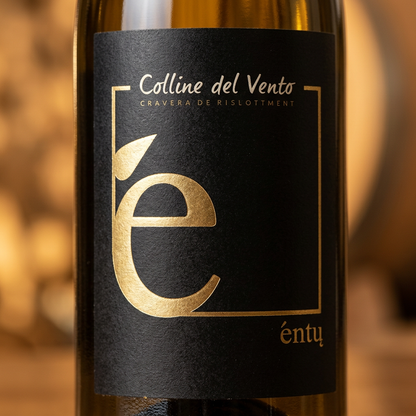 Bottiglia di Entu Vermentino di Sardegna DOC vino bianco sardo di alta qualità
