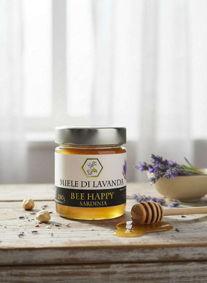 Barattolo di miele di lavanda giallo dorato con consistenza cremosa, proveniente dalla Sardegna mediterranea