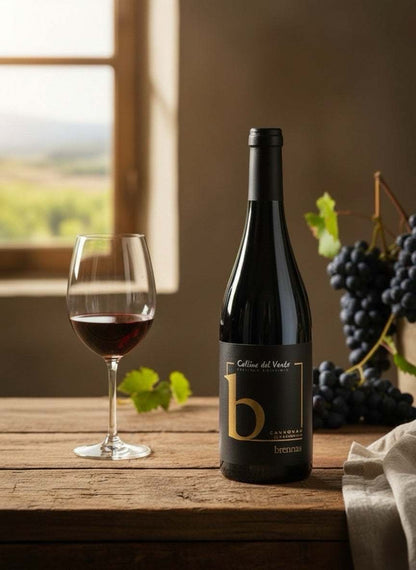 Bottiglia di Brennas Cannonau di Sardegna vino rosso granato intenso con etichetta D.O.C.
