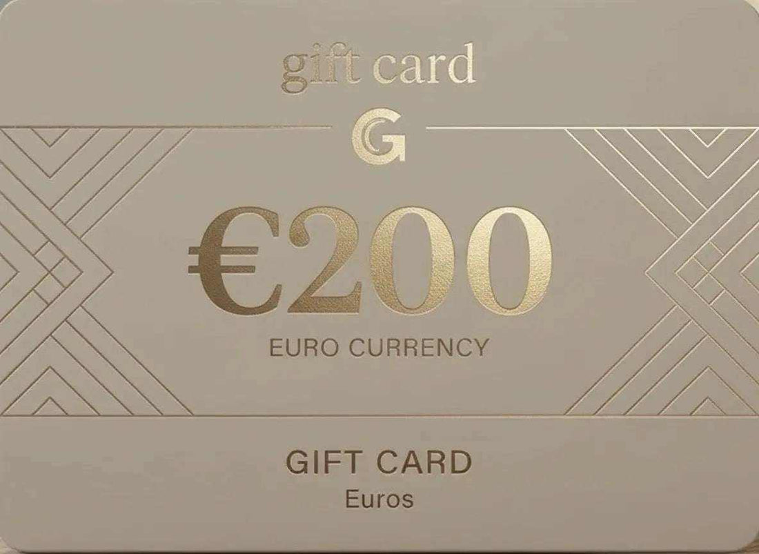 Buono regalo color beige con scritte dorate, valore di 200 euro e decorazioni geometriche lineari