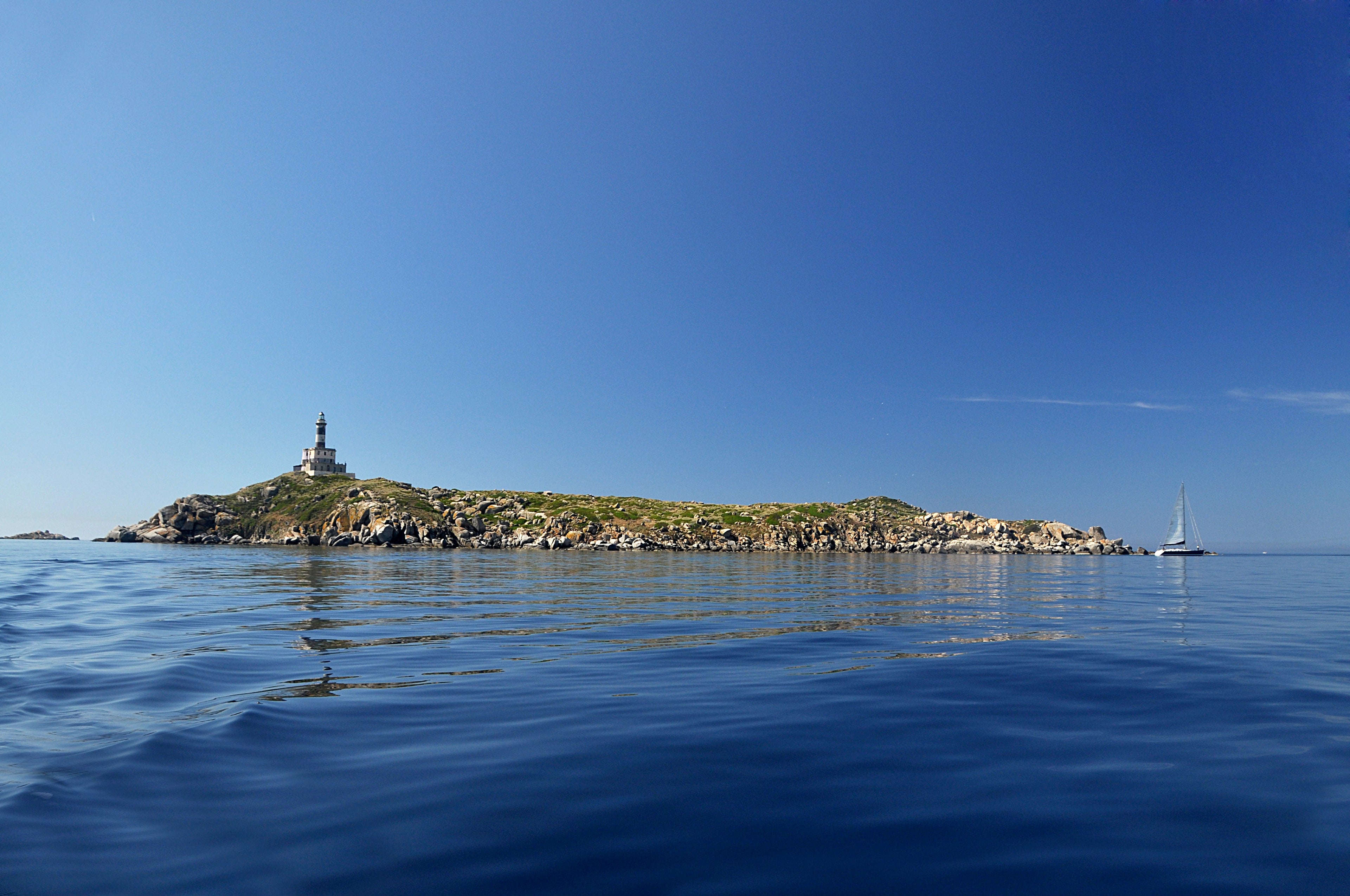l'isola dei cavoli e il suo faro 